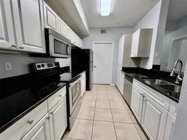 5566 METROWEST BOULEVARD 2-105, Orlando, FL 32811