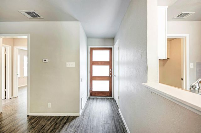 2106 Nickerson ST 201, Austin, TX 78704