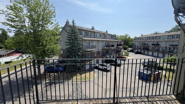 1426 Crimson Way, Walled Lake, MI 48390