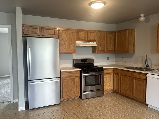 1426 Crimson Way, Walled Lake, MI 48390