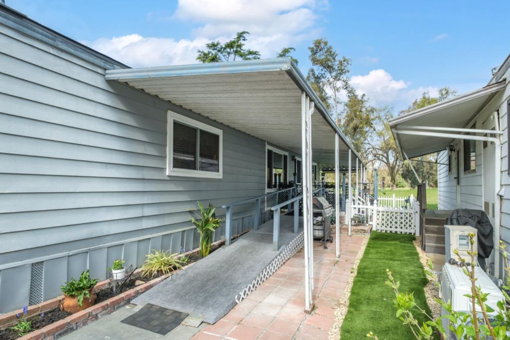 Image 1 of property listing at 339 N Frankwood Avenue # 9, Sanger, CA 93657