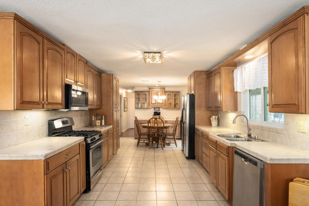 Image 12 of property listing at 339 N Frankwood Avenue # 9, Sanger, CA 93657