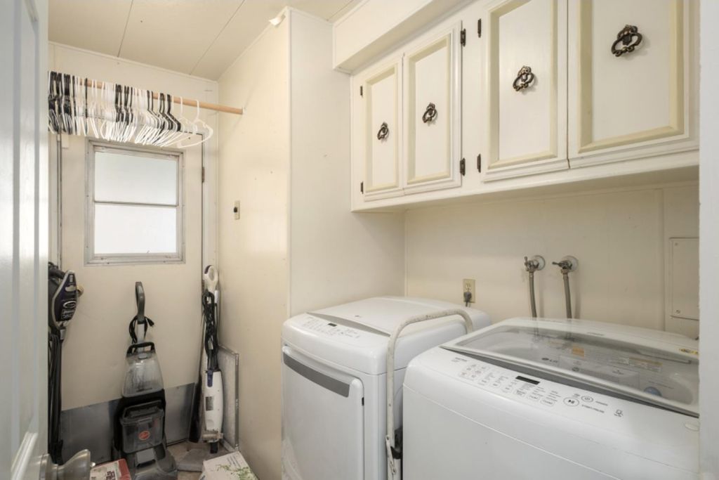 Image 24 of property listing at 339 N Frankwood Avenue # 9, Sanger, CA 93657