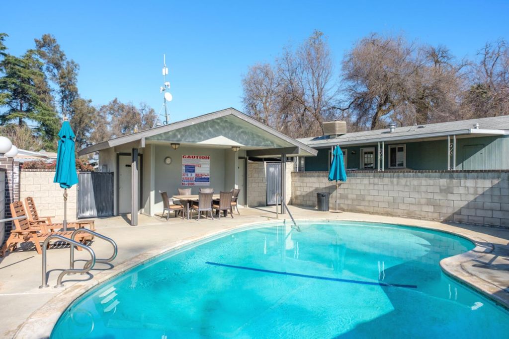 Image 26 of property listing at 339 N Frankwood Avenue # 9, Sanger, CA 93657