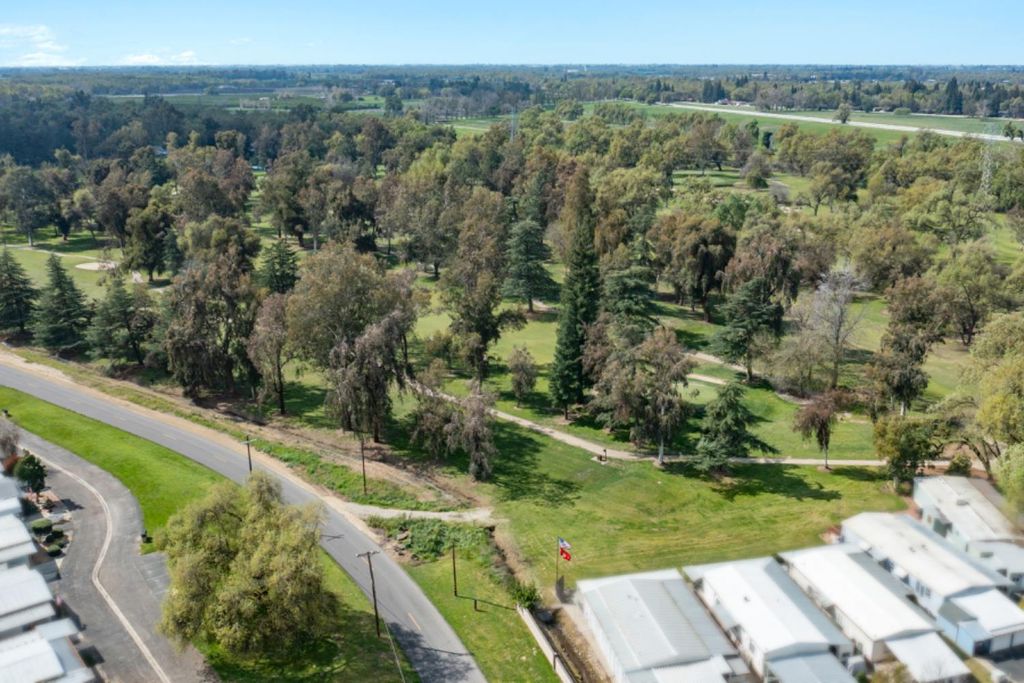 Image 27 of property listing at 339 N Frankwood Avenue # 9, Sanger, CA 93657