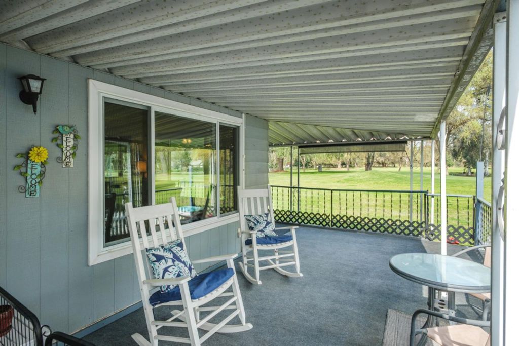 Image 3 of property listing at 339 N Frankwood Avenue # 9, Sanger, CA 93657