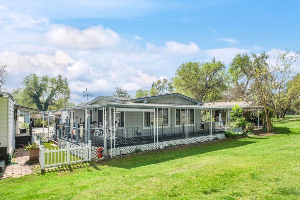 Image 30 of property listing at 339 N Frankwood Avenue # 9, Sanger, CA 93657