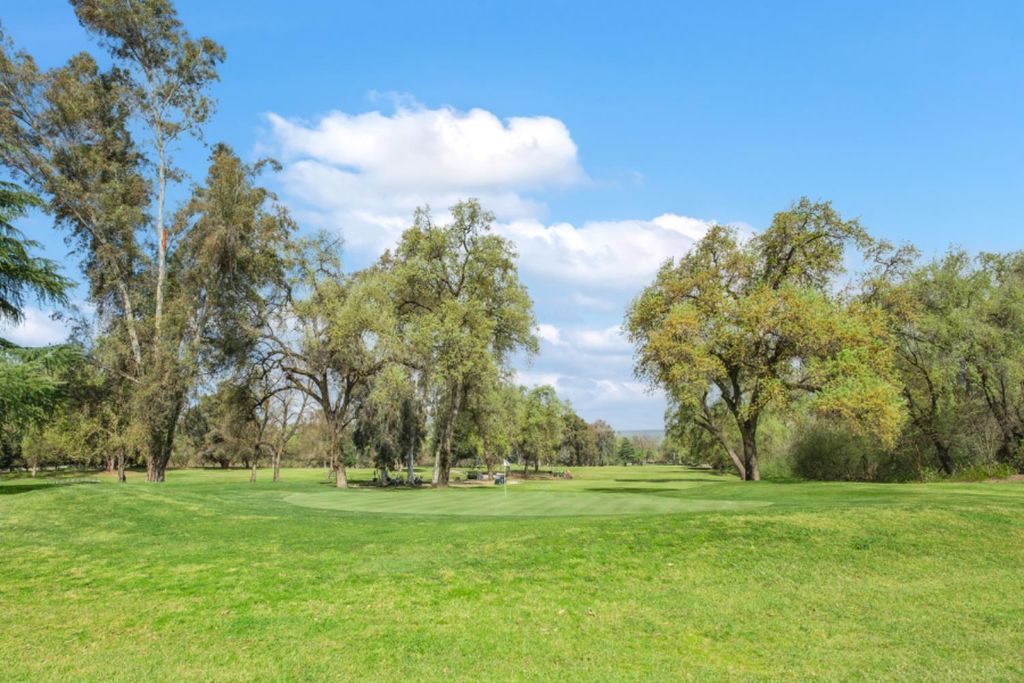 Image 31 of property listing at 339 N Frankwood Avenue # 9, Sanger, CA 93657