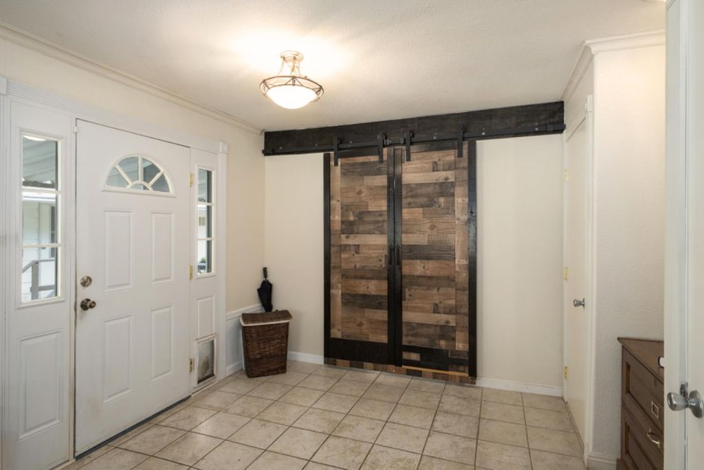 Image 6 of property listing at 339 N Frankwood Avenue # 9, Sanger, CA 93657