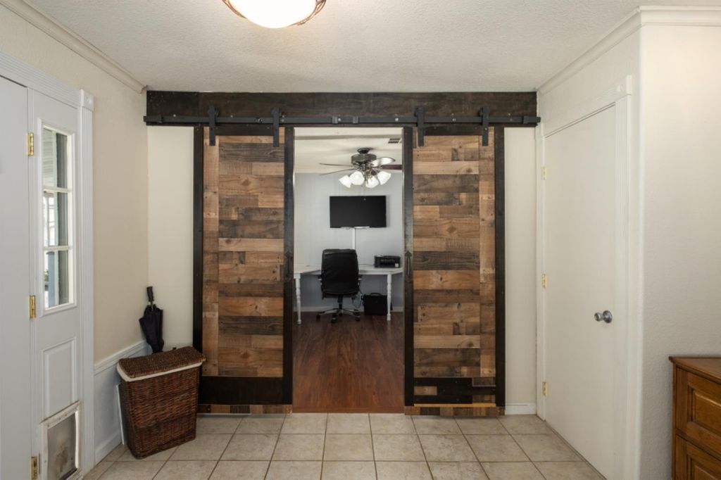 Image 7 of property listing at 339 N Frankwood Avenue # 9, Sanger, CA 93657