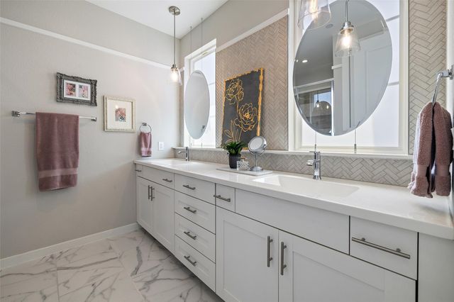 12001 Vista Parke DR 1402, Austin, TX 78726
