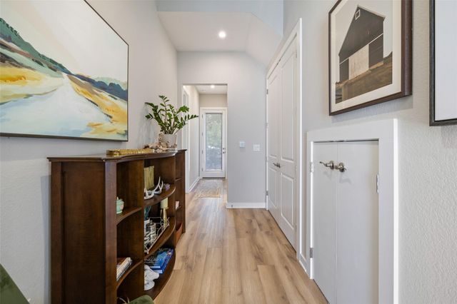 12001 Vista Parke DR 1402, Austin, TX 78726