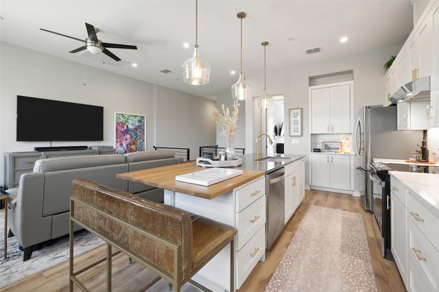 12001 Vista Parke DR 1402, Austin, TX 78726