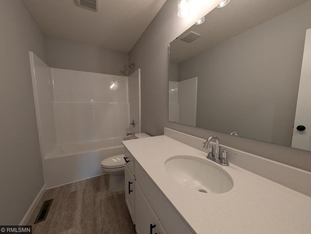 10538 Goodview Avenue S, Cottage Grove, MN 55016