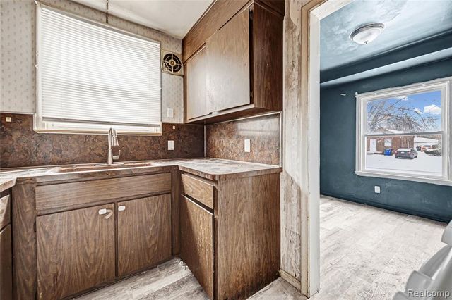 11960 Rossiter Street, Detroit, MI 48224