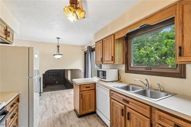 4100 Ivanhoe Drive, Lorain, OH 44053