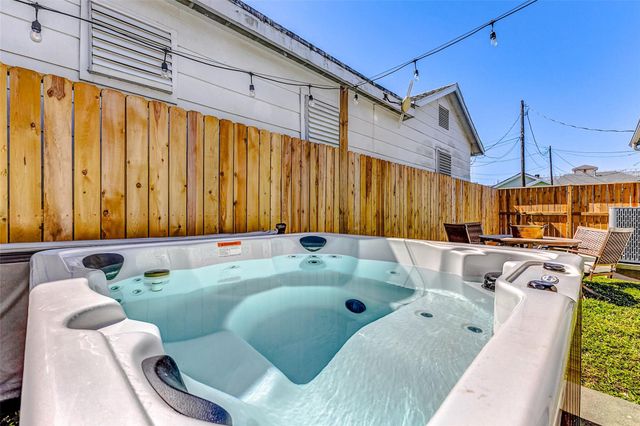 1602 40th Street, Galveston, TX 77550