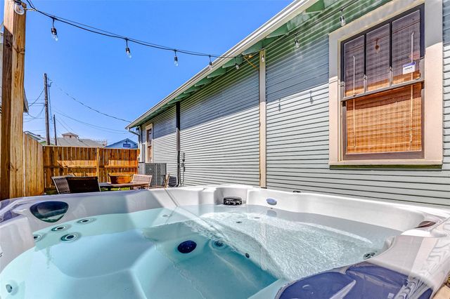 1602 40th Street, Galveston, TX 77550
