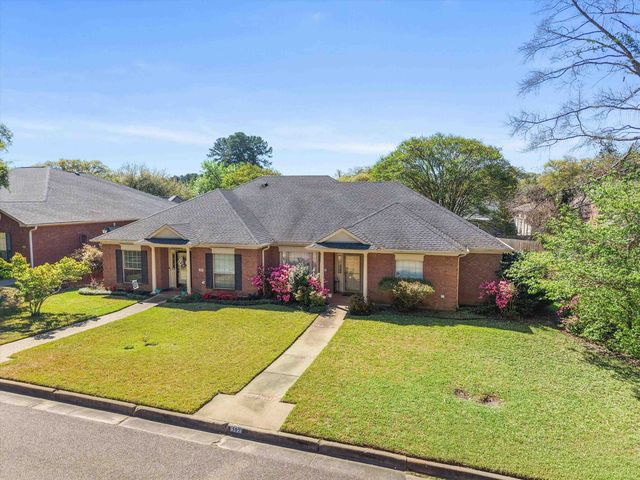 302 Hampton Court, Longview, TX 75605