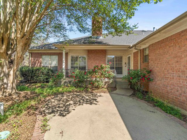 302 Hampton Court, Longview, TX 75605