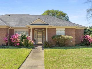 302 Hampton Court, Longview, TX 75605