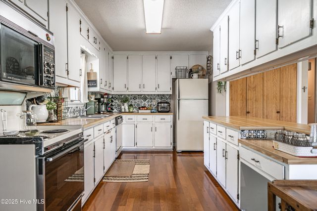 118 Lancashire Lane, Seven Lakes, NC 27376