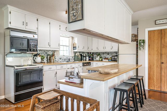 118 Lancashire Lane, Seven Lakes, NC 27376
