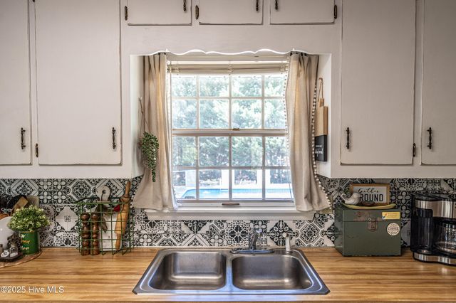 118 Lancashire Lane, Seven Lakes, NC 27376