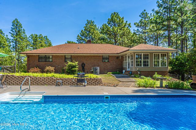 118 Lancashire Lane, Seven Lakes, NC 27376