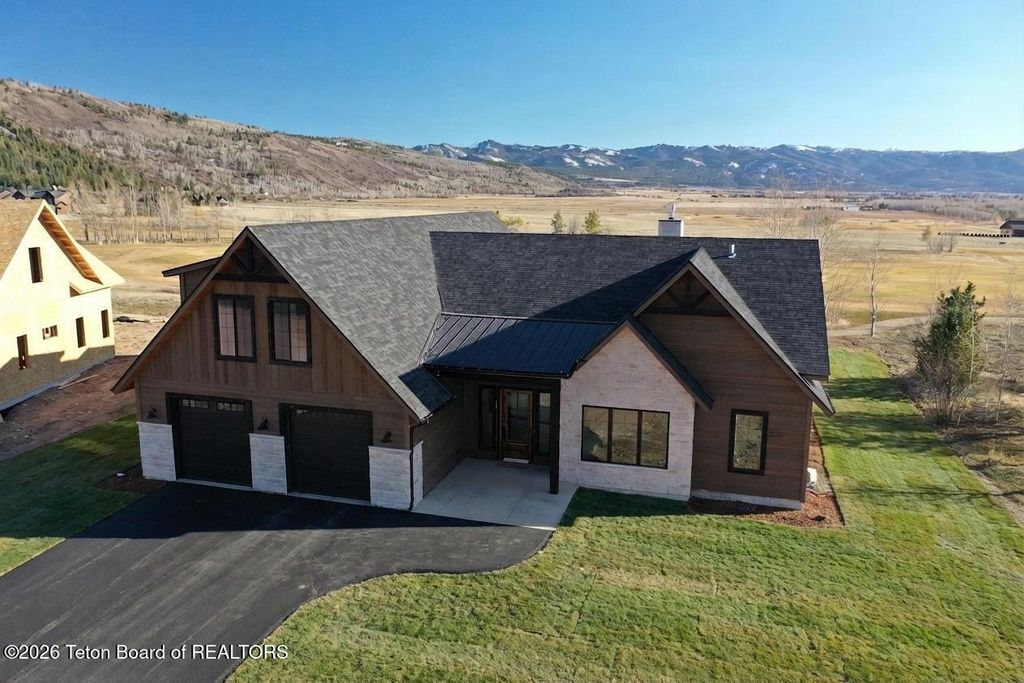 371 DESERT FOX Lane, Victor, ID 83455