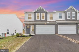 7851 BRIARWOOD DR, Harrisburg, PA 17112