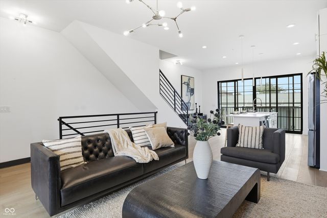 527 E North Street, Indianapolis, IN 46204