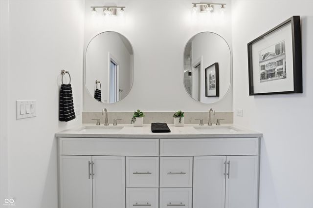 527 E North Street, Indianapolis, IN 46204