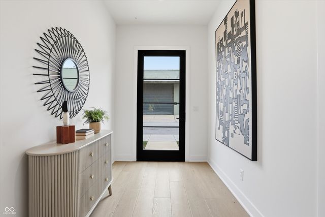 527 E North Street, Indianapolis, IN 46204