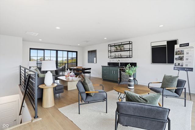 527 E North Street, Indianapolis, IN 46204