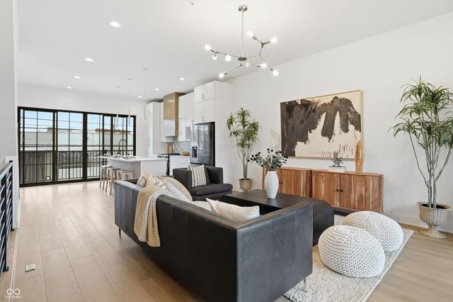 527 E North Street, Indianapolis, IN 46204