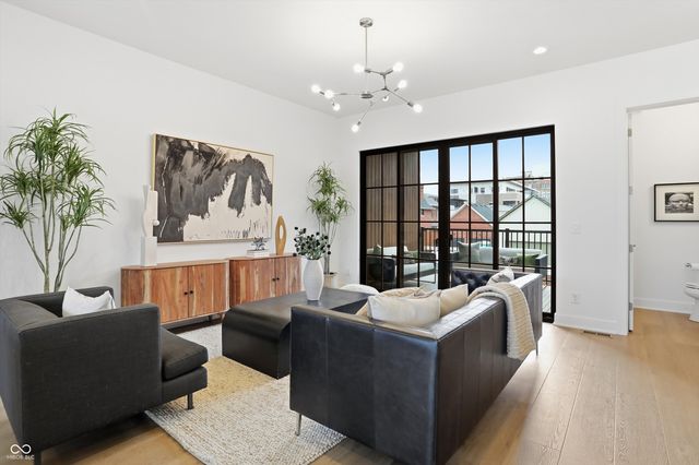 527 E North Street, Indianapolis, IN 46204