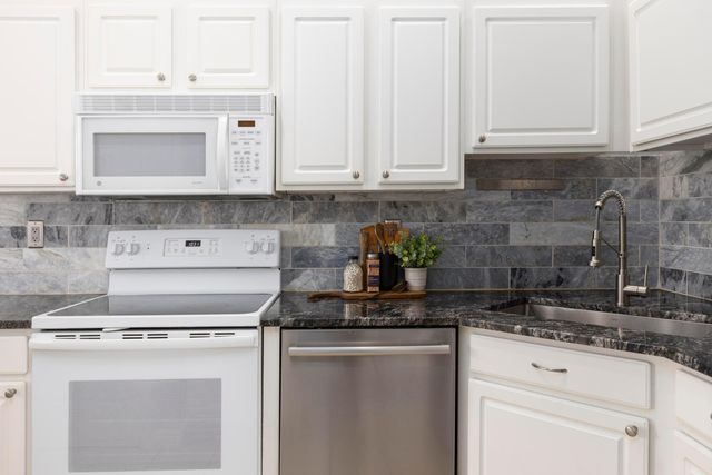 4990 Village Mews, Westerville, OH 43081