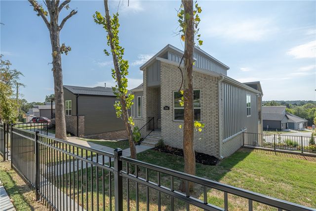 2946 N Old Wire Road, Fayetteville, AR 72703