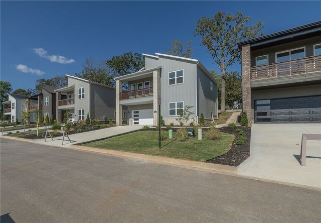 2946 N Old Wire Road, Fayetteville, AR 72703