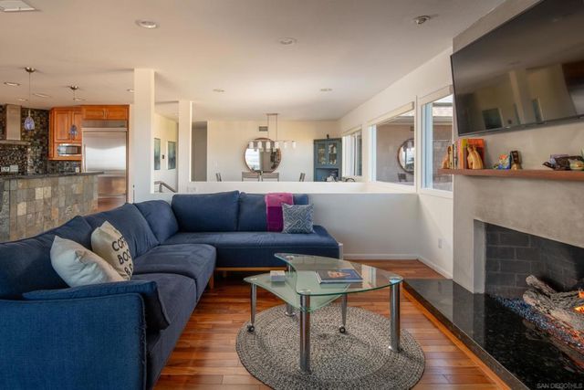 4922 Randall St, San Diego, CA 92109