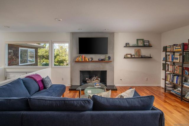 4922 Randall St, San Diego, CA 92109