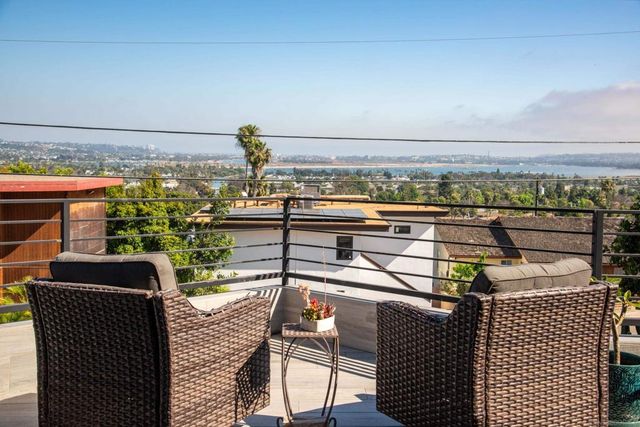4922 Randall St, San Diego, CA 92109