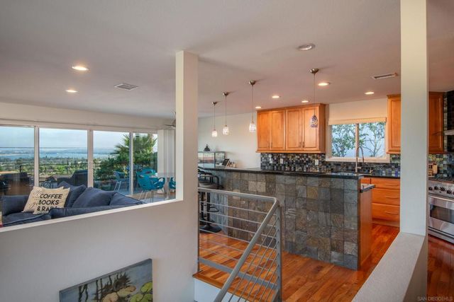 4922 Randall St, San Diego, CA 92109