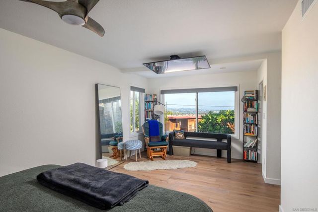 4922 Randall St, San Diego, CA 92109
