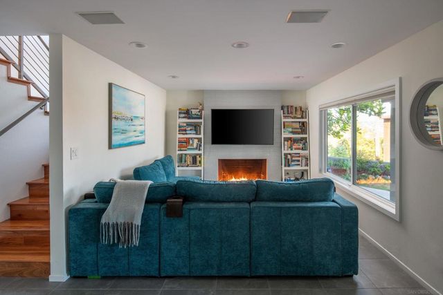 4922 Randall St, San Diego, CA 92109