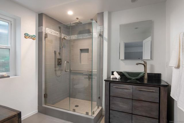 4922 Randall St, San Diego, CA 92109