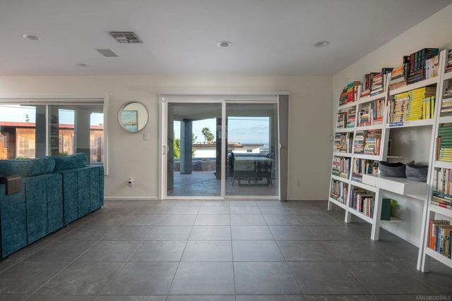 4922 Randall St, San Diego, CA 92109