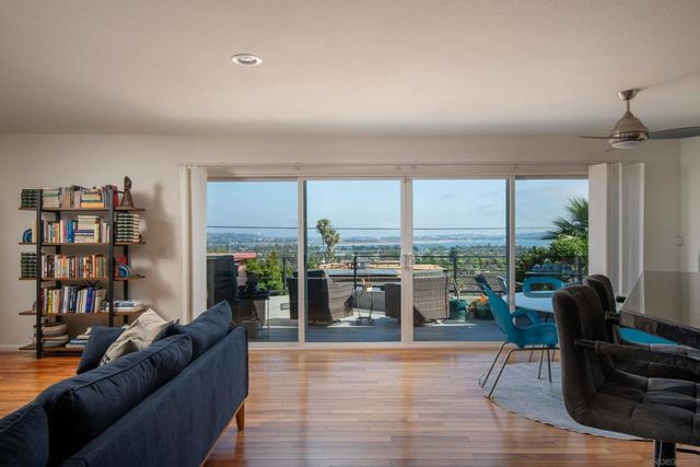 4922 Randall St, San Diego, CA 92109