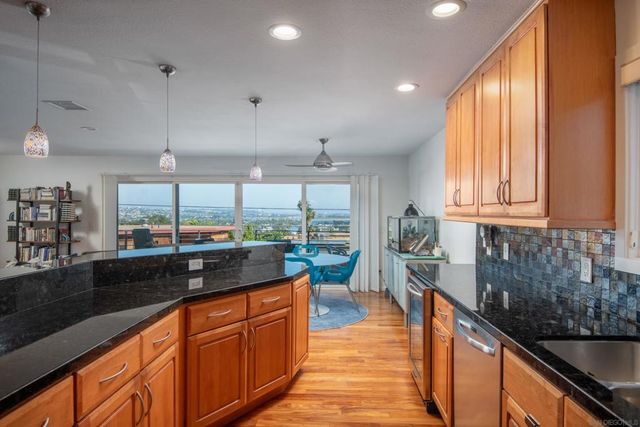 4922 Randall St, San Diego, CA 92109